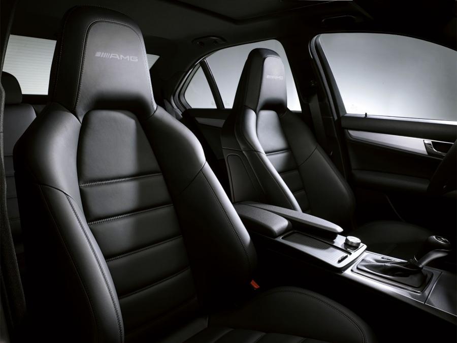  Mercedes-Benz C63 AMG 2007 года  (фото 24 из 27)